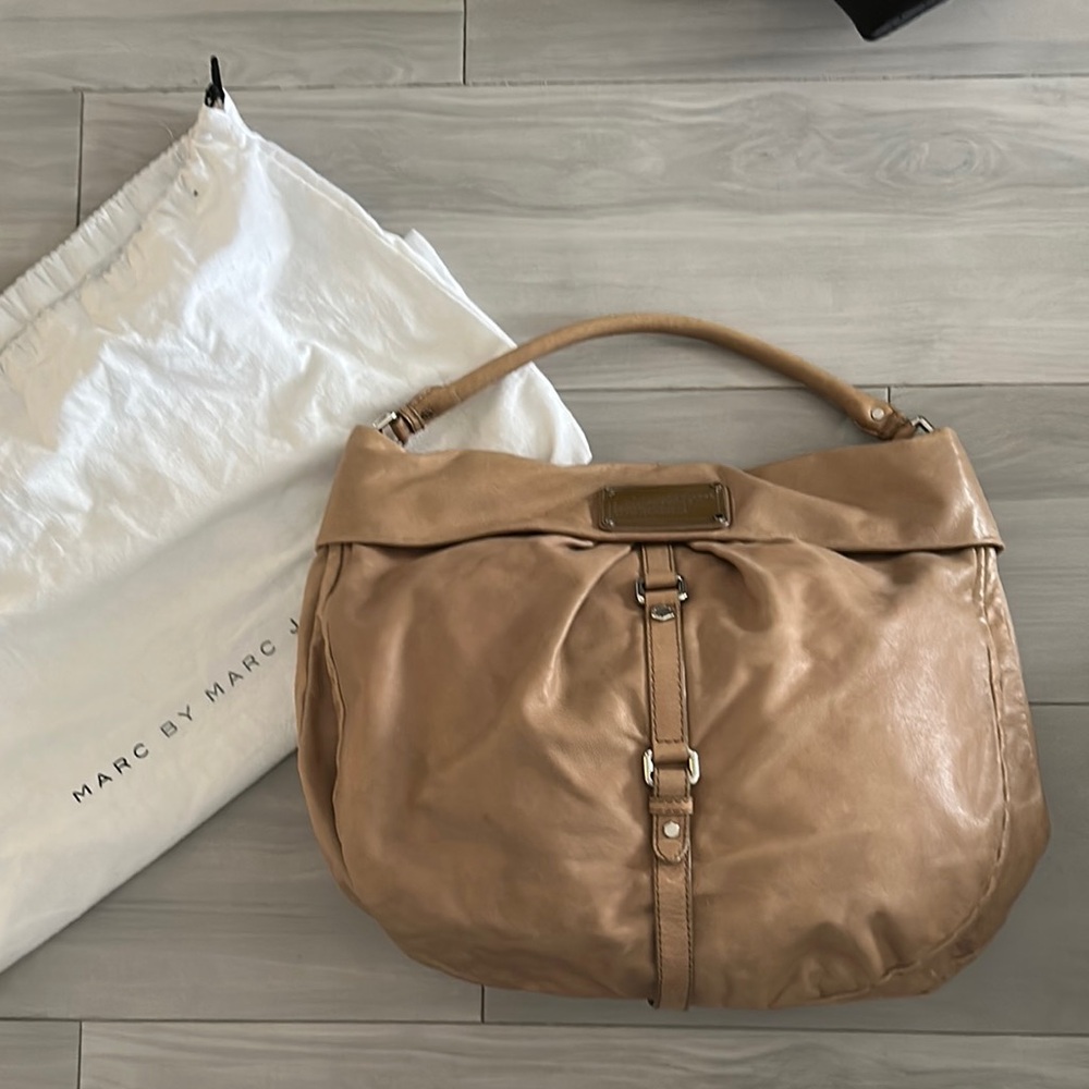 Marc by Marc Jacobs | Extra Large Hobo Bag | Tan | Leather | Gently Used